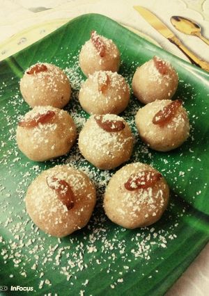 সুজি খোয়া লাড্ডু (sooji khoya ladoo recipe in Bengali) রেসিপির প্রধান ছবি