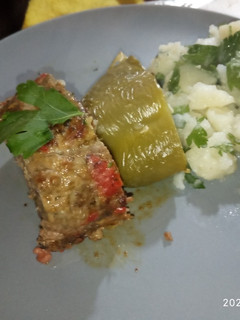 Una foto de Pan de carne y ensalada alemana