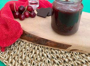 Foto di Confettura di ciliegie cioccolato e cannella aromatizzata con grappa #dimmicosacucini
