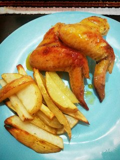 Una foto de Alitas de pollo horneadas en salsa mostaza miel casera