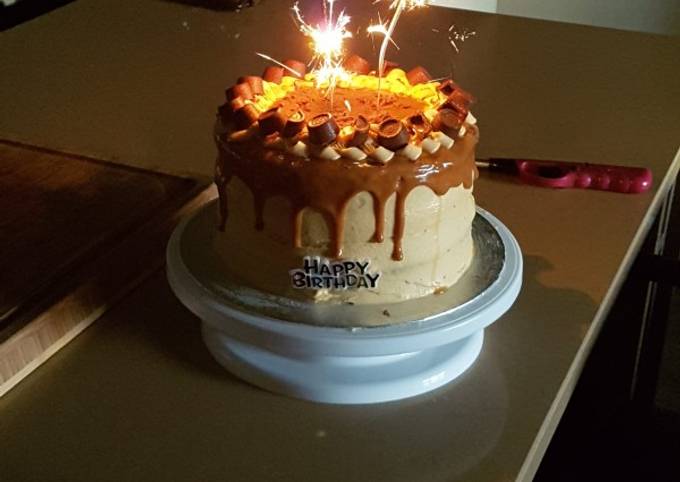 Recipe of Speedy Salted Caramel Drip Cake