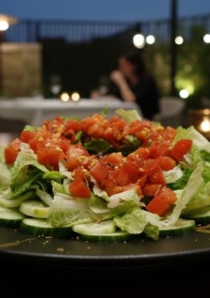 Una foto de Ensalada de Tomate Rosa de Barbastro con Aliño Asiático