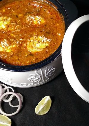 A picture of Egg lababdar.