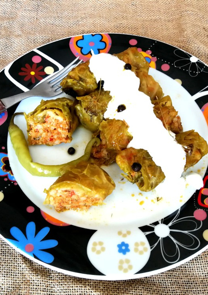 Una foto de Enrollados de col encurtido con relleno de arroz y carne Rumania