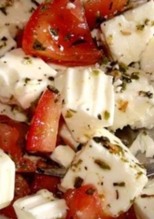 Una foto de Ensalada griega de tomate