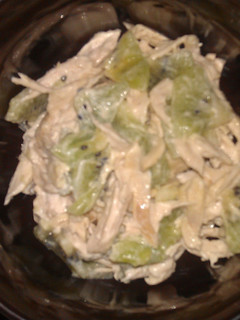 Una foto de Ensalada de pollo y kiwi