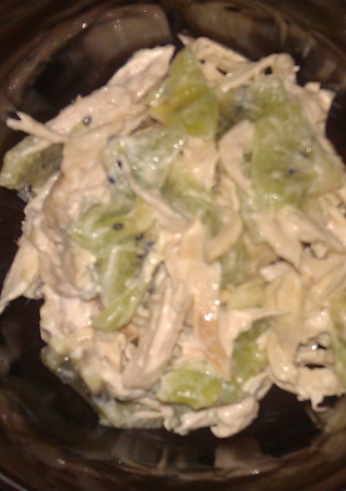 Una foto de Ensalada de pollo y kiwi