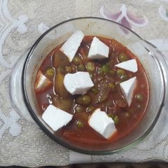 A picture of Aloo matar paneer.