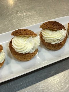 Una foto de Petit choux con craquelin