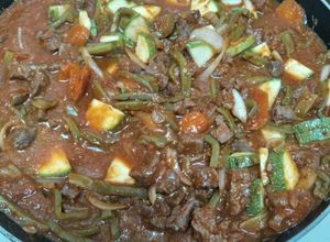 Una foto de Bistec con nopales
