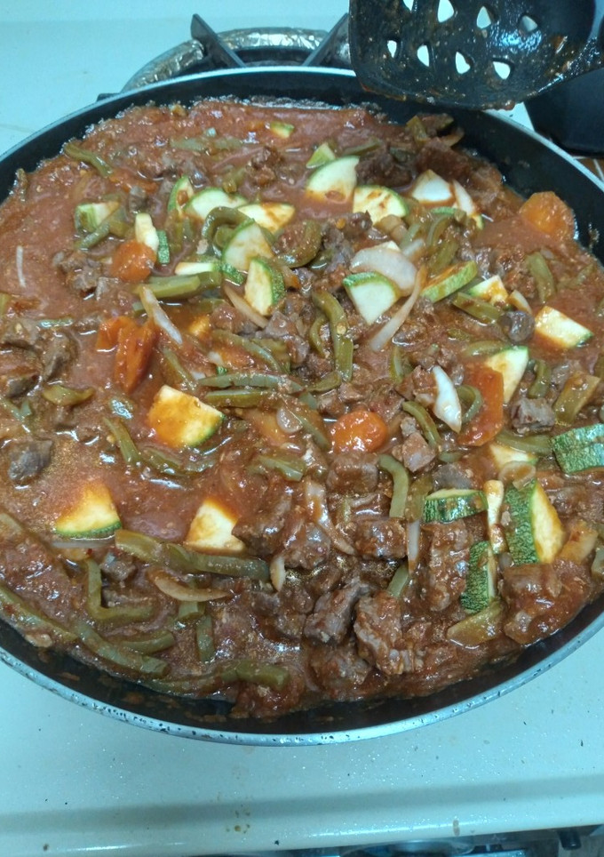 Una foto de Bistec con nopales