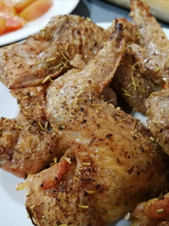 Una foto de Alitas de pollo al romero en horno