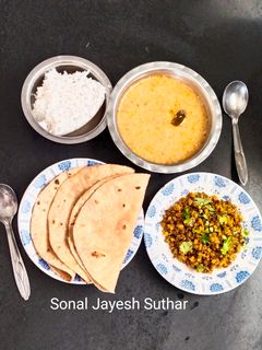 કઢી,મગ,ભાત રોટલી,(Kadhi,Mag,Bhaat,Rotli Recipe In Gujarati) રેસીપી મુખ્ય ફોટો