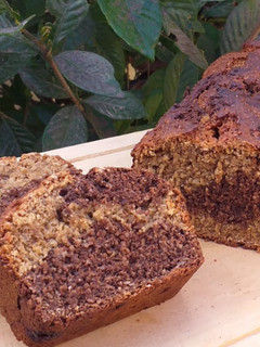 Una foto de Budín vegano marmolado de banana y mantequilla de maní