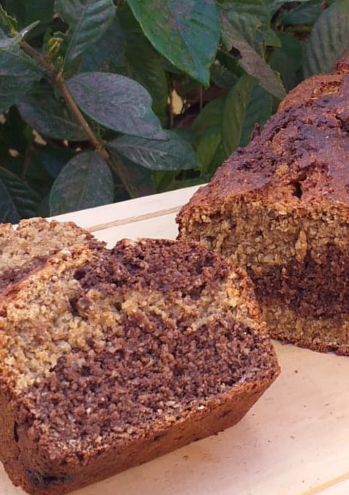 Una foto de Budín vegano marmolado de banana y mantequilla de maní