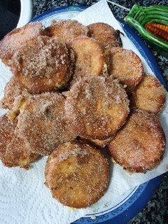 Una foto de Galletas fritas rellenas de flan