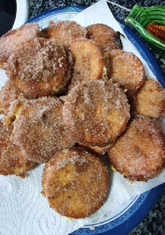 Una foto de Galletas fritas rellenas de flan