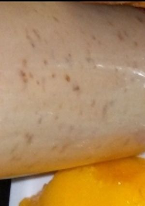 A picture of Dates, banana, peanut, and milk smoothie🥤.