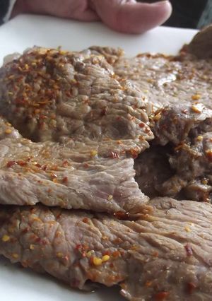 Una foto de Carne al chile de árbol geras
