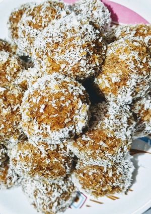 नारियल लड्डू (Nariyal ladoo recipe in Hindi) रेसिपी मुख्य फोटो