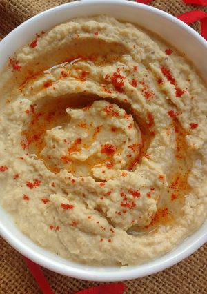 A picture of Hummus.