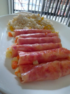 Una foto de Rollos de jamón rellenos de papa y zanahoria