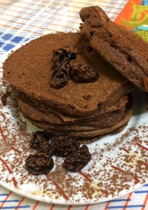 Una foto de Blinis de chocolate sin gluten con pasas al coñac