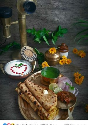 આલુ પરાઠા (Aloo Paratha Recipe In Gujarati) રેસીપી મુખ્ય ફોટો