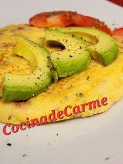 Una foto de Tortilla de copos de batata, jamón y quesos