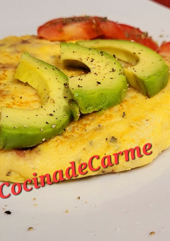 Una foto de Tortilla de copos de batata, jamón y quesos