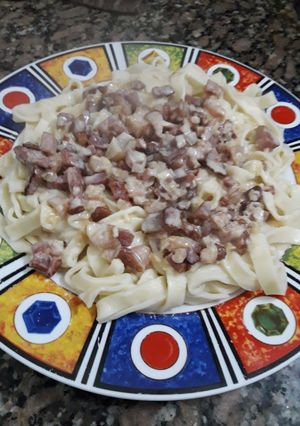 Una foto de Tallarines con salsa carbonara