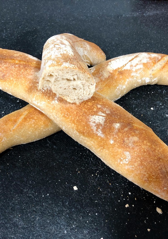 Una foto de Barra tipo baguette con masa madre natural