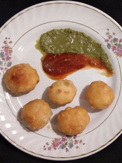 કચોરી(kachori recipe in Gujarati) રેસીપી મુખ્ય ફોટો