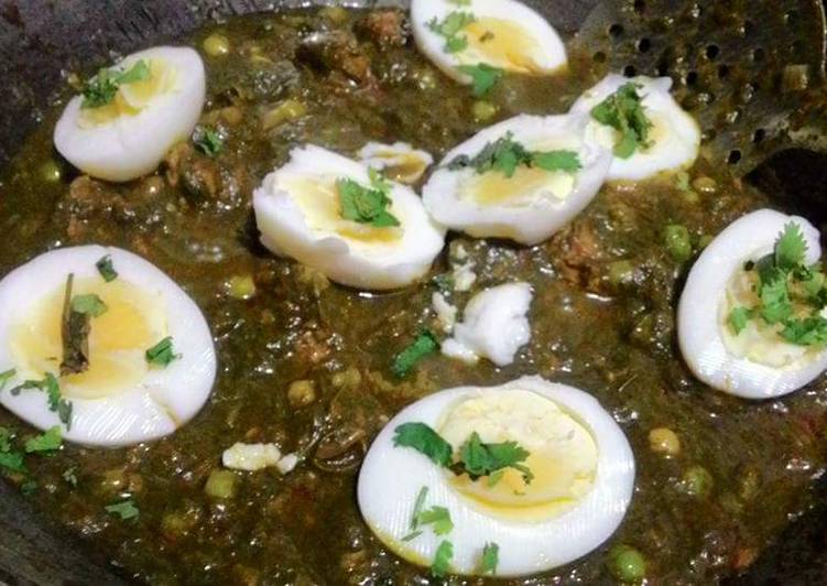 Step-by-Step Guide to Make Super Quick Homemade Palak with Boiled Eggs