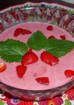 Hideg eperkrémleves recept fotója