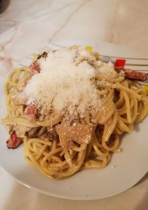 O poză a rețetei Spaghetti Carbonara cu Șuncă și Ciuperci.