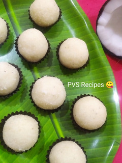 रवा खोबऱ्याचे कुकर मधील फटाफट लाडू (rava khobryache ladoo recipe in marathi) रेसिपी चे मुख्य फोटो