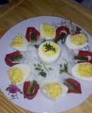 Huevos rellenos clásicos en su nido