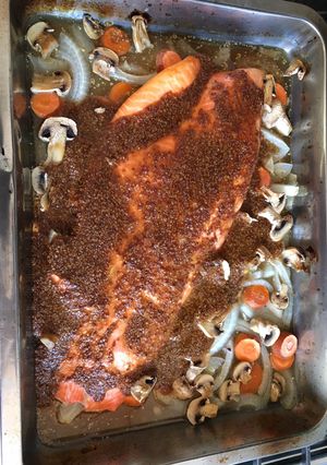 Una foto de Salmón al horno, estilo oriental