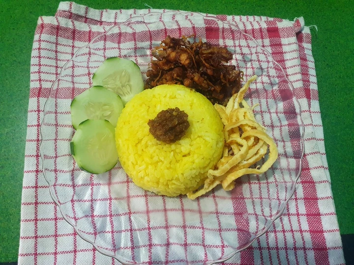Cara Gampang Menyiapkan Resep  Nasi kuning kalbar sederhana😋 yang Menggugah Selera, Lezat