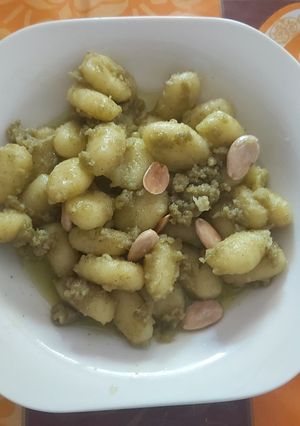 Una foto de Gnocchi al Pesto de Albahaca y Almendras