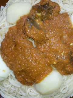 A picture of Spaghetti with stew, boiled eggs n irish.