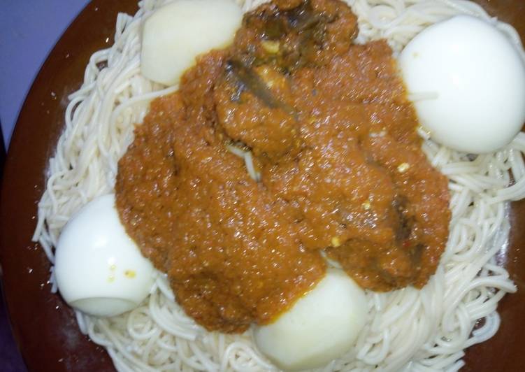 Spaghetti with stew, boiled eggs n irish