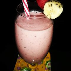 Strawberry Banana Smoothie🍓🌺 A picture of Strawberry Banana Smoothie🍓🌺.