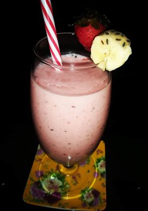 A picture of Strawberry Banana Smoothie🍓🌺.
