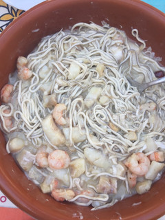 Una foto de Cocochas con gulas y gambas