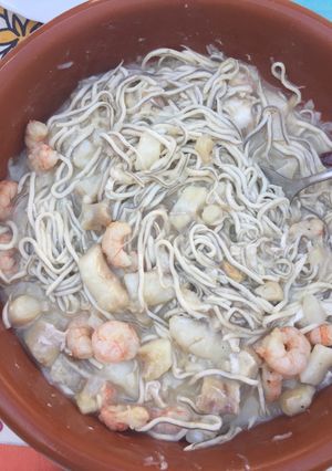 Una foto de Cocochas con gulas y gambas