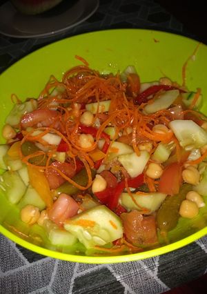 Foto principal de Ensalada veraniega de garbanzos