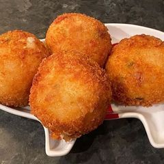 Arancini balls A picture of Arancini balls.
