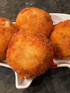 A picture of Arancini balls.
